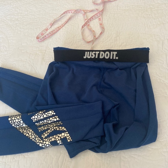 Nike just do it leggings. Navy small